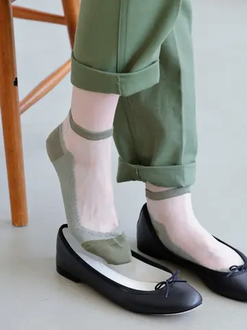 素足風に履けて脱げないショート丈の靴下