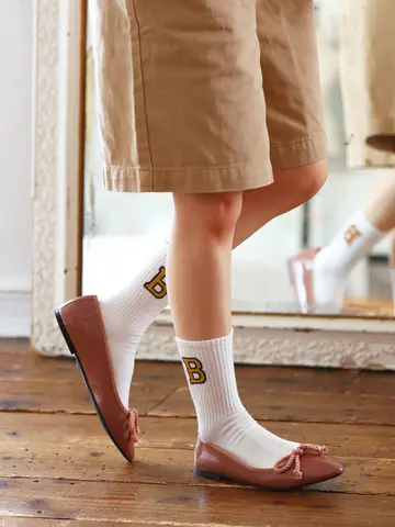 バイカラーアルファベットソックス