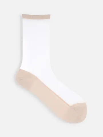 素足風に履けて脱げない靴下