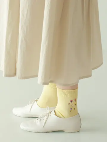 小さいパンジー刺繍ソックス