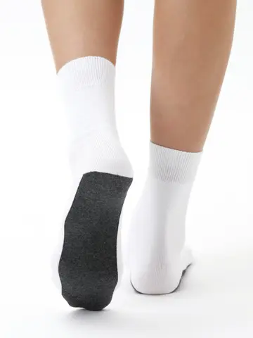 足底汚れが目立たない白ソックス