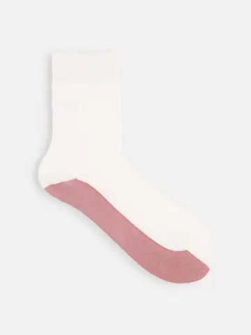 足底汚れが目立たない白ソックス