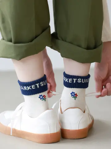 折り返しもできる2本ラインフラワー刺繍ソックス