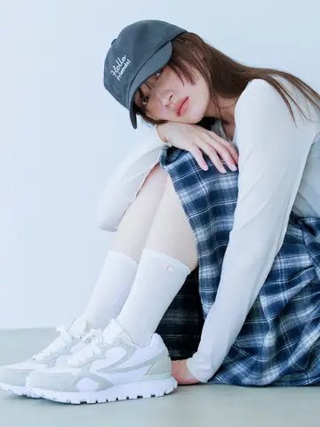 【Epyuk】ローズ付薄手ソックス