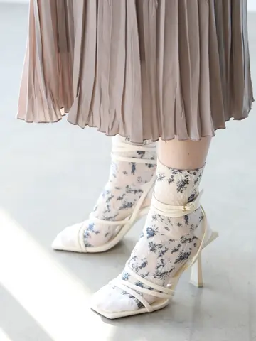綿麻クレープにじみフラワーフロートショートソックス