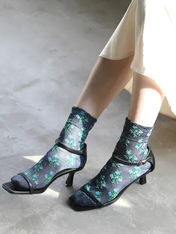 シアーグリッターラメブーケ柄ショートソックス