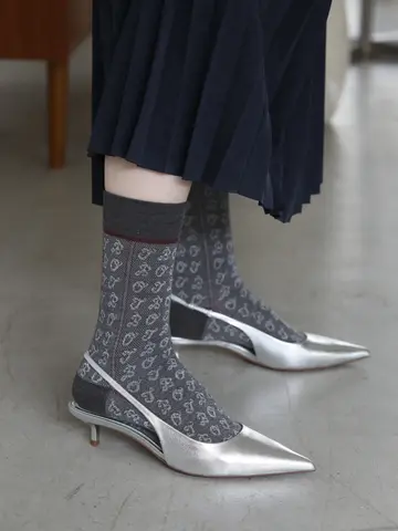 モノグラム風ソックス