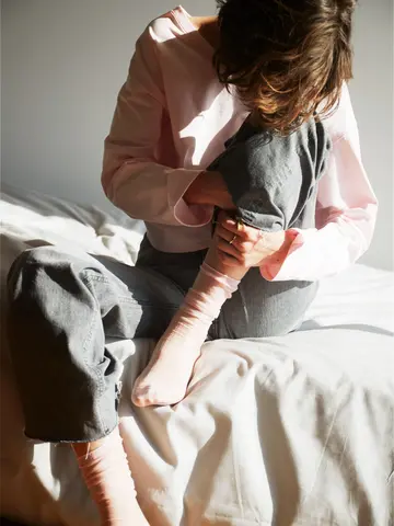 YANUKコラボシアールーズハイソックス