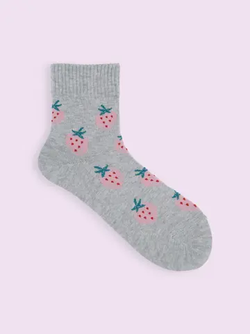 【靴下屋fam】カラフルいちご柄ショートソックス