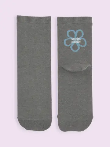 【靴下屋fam】バックお花ロゴ刺繡ショートソックス