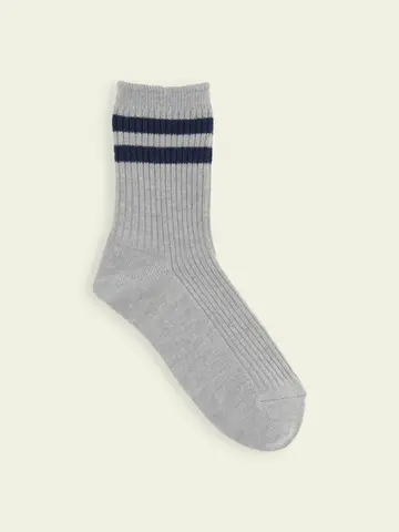 【靴下屋fam】キッズ リブ2本ラインショートソックス