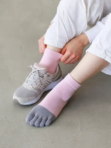 【快脚Labo】すべり止め付き/綿たっぷり五本指ソックス