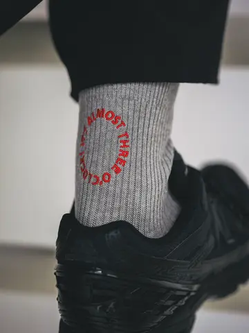 【Tabio MEN】メッセージ刺繍ショート丈ソックス