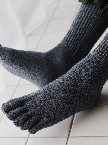 窪塚洋介さん着用商品【Tabio MEN】【定番】綿履き口ゆったり五本指ソックス