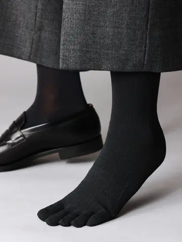 【Tabio MEN】ゴムゆるデオセル五本指クルー丈ソックス（27.0～29.0cm）