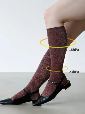 【キュットふっと】WEB限定 肌ざわりやさしく心地よい 綿混着圧ラメハイソックス