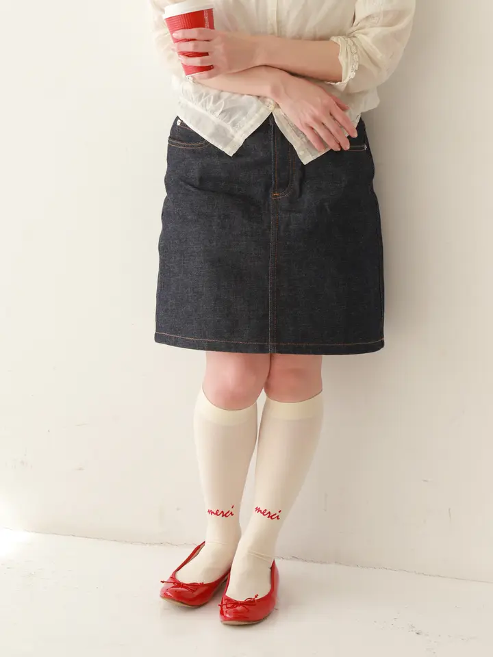 80デニールメッセージ刺繍ハイソックス ( 011770071 ) | 靴下屋公式