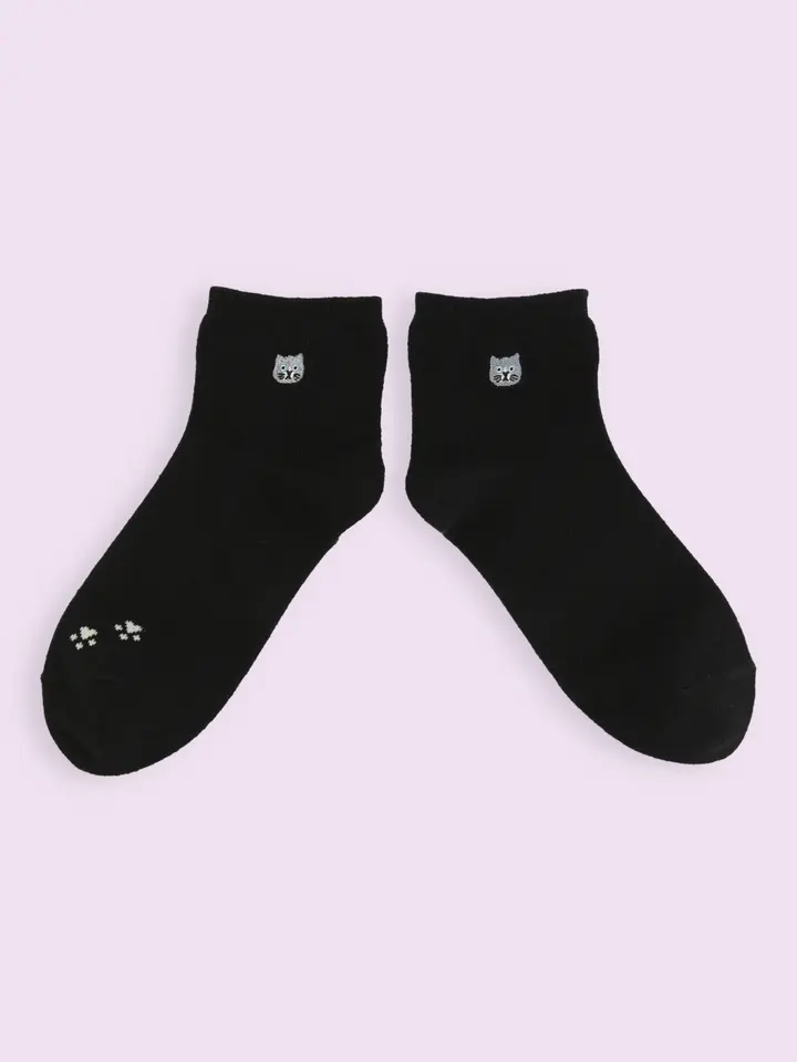 3足1,485円】にゃんこ刺繍ショートソックス ( 031130676 ) | 靴下屋