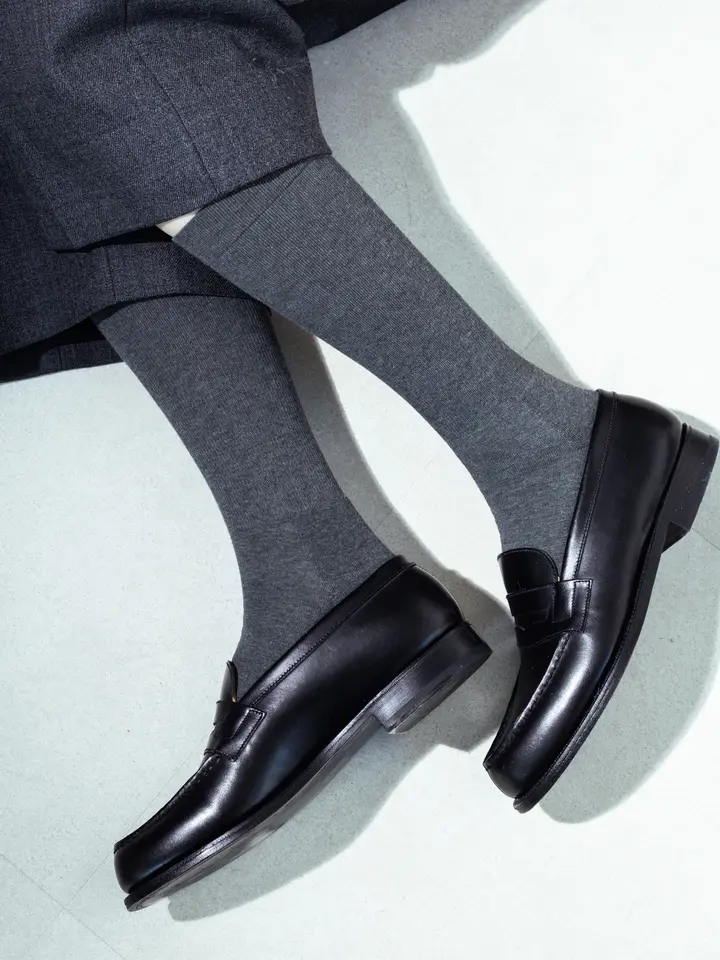 MASU tabio 靴下　黒 MASU(エムエーエスユー)のANGEL MONOGRAM SOCKS BLACKの通販