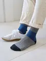 【Tabio MEN】綿リブカラーパネルショートソックス ブルー+カカトブラック