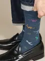【Tabio MEN】 恐竜柄レギュラーソックス ターコイズブルー