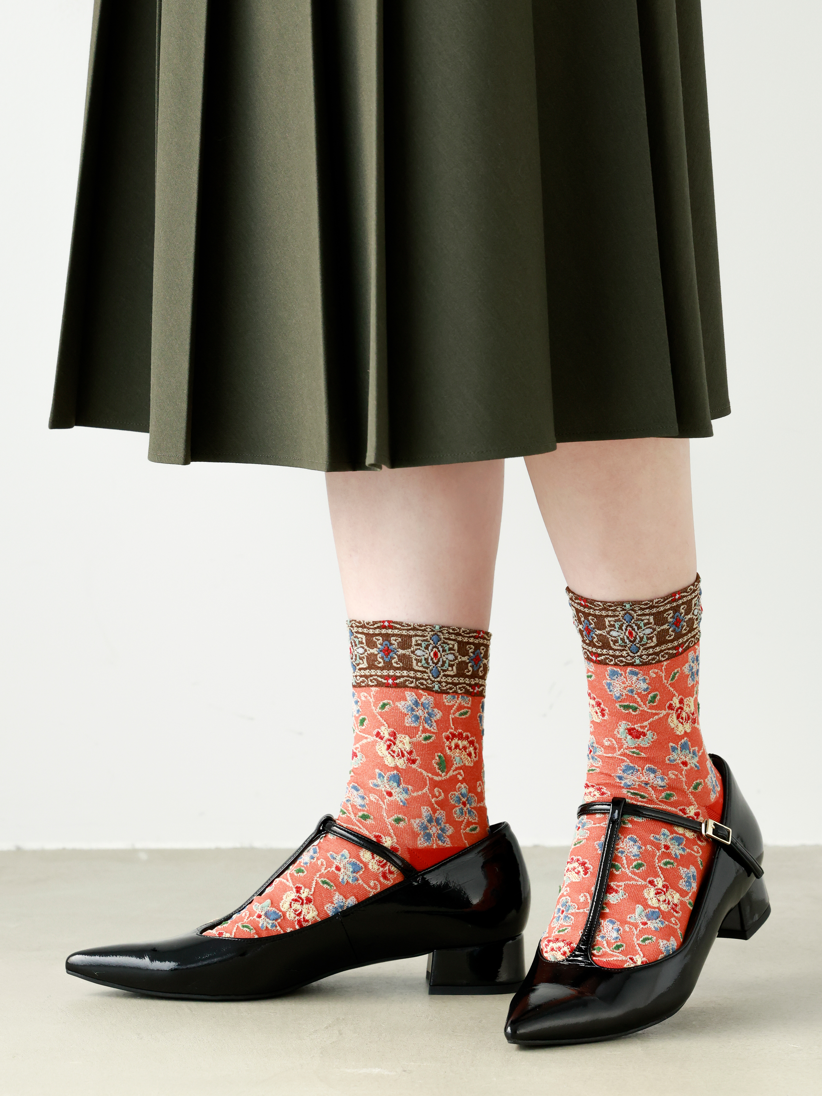 エキゾチックフラワーフロートショートソックス ( 011130641 ) | 靴下