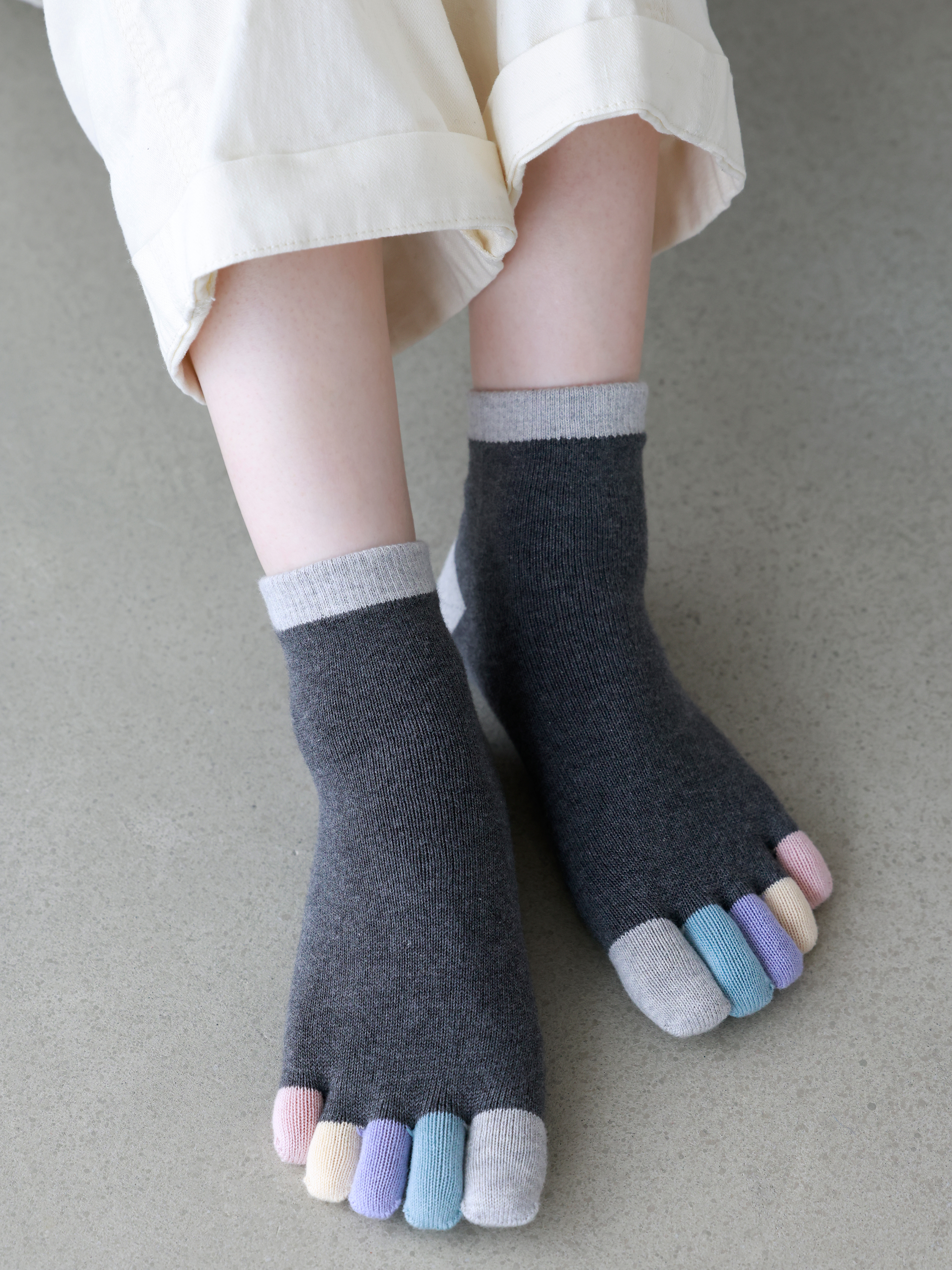 指先レインボー五本指ショートソックス ( 011132774 ) | 靴下屋公式
