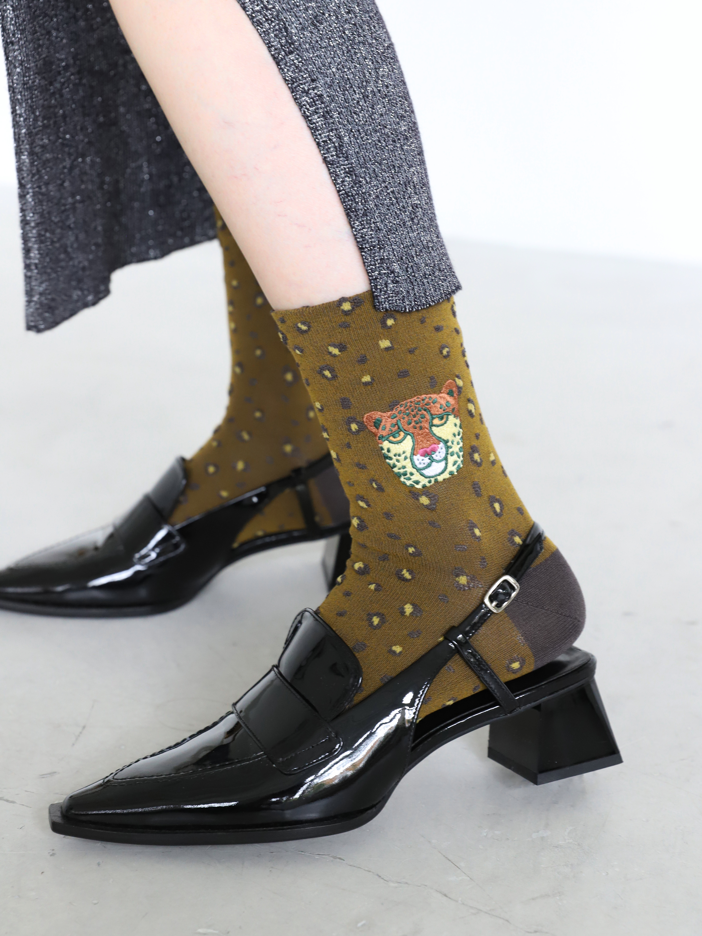 レオパード刺繍ショートソックス ( 021132532 ) | 靴下屋公式