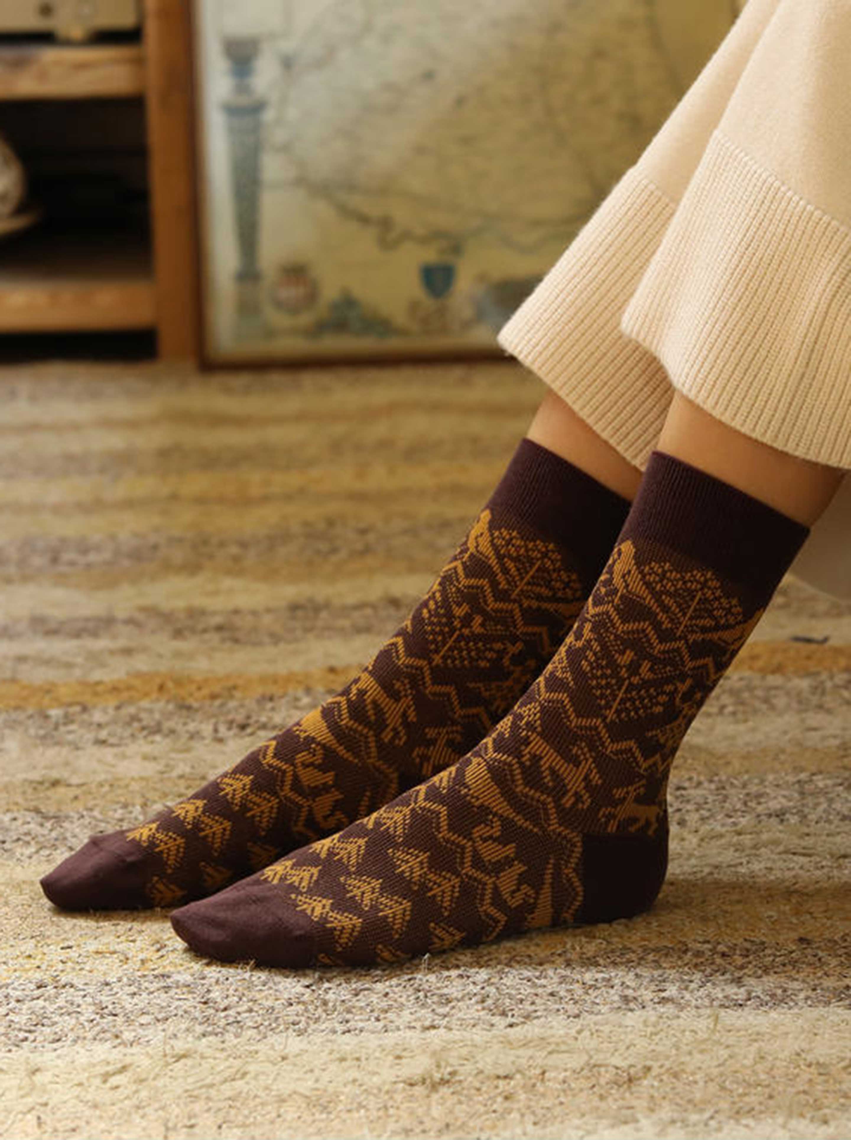 サーナヤオッリ For Tabio A Night In The Forest柄ソックス 靴下屋公式通販 Tabio オンラインストア 送料無料